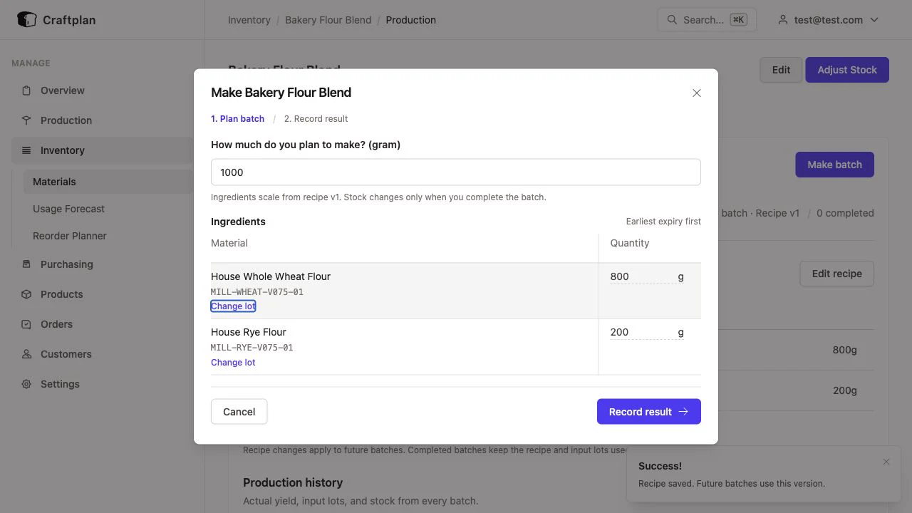 Plan batch step with one planned amount, two scaled ingredient quantities, automatically selected lots and optional Change lot controls